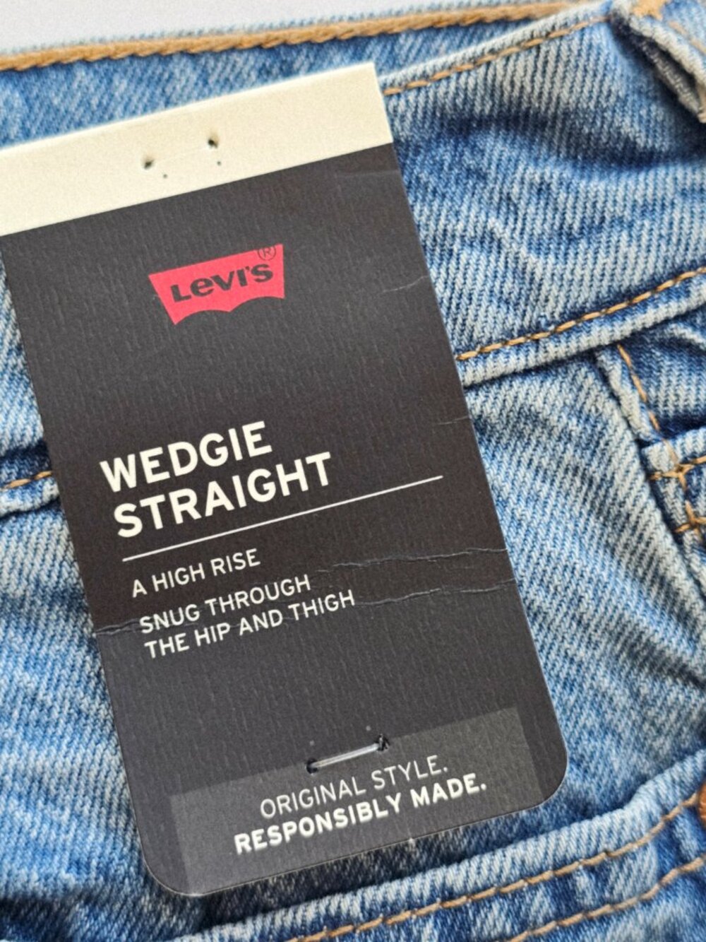 Levi's Premium Wedgie Straight Cropped Jeans 28 Light Wash NWT - Picture 9 of 9